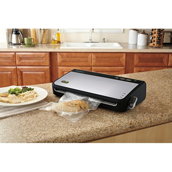 https://www.exit15.com/image/cache/catalog/foodsaver/foodsaver-fm2435-vacuum-sealer-machine-with-bonus-handheld-s-1-600x600.jpg